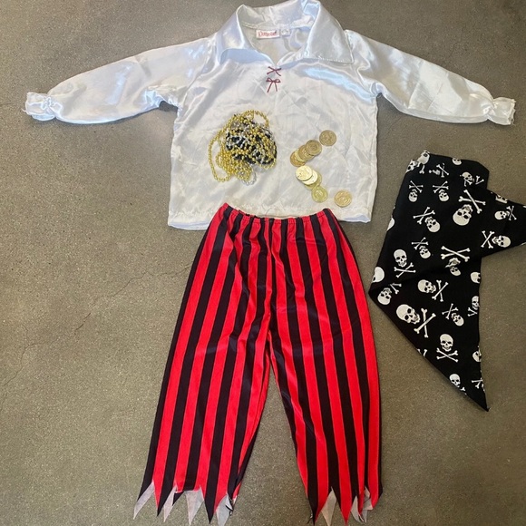 Pirate Halloween costume - Picture 1 of 8